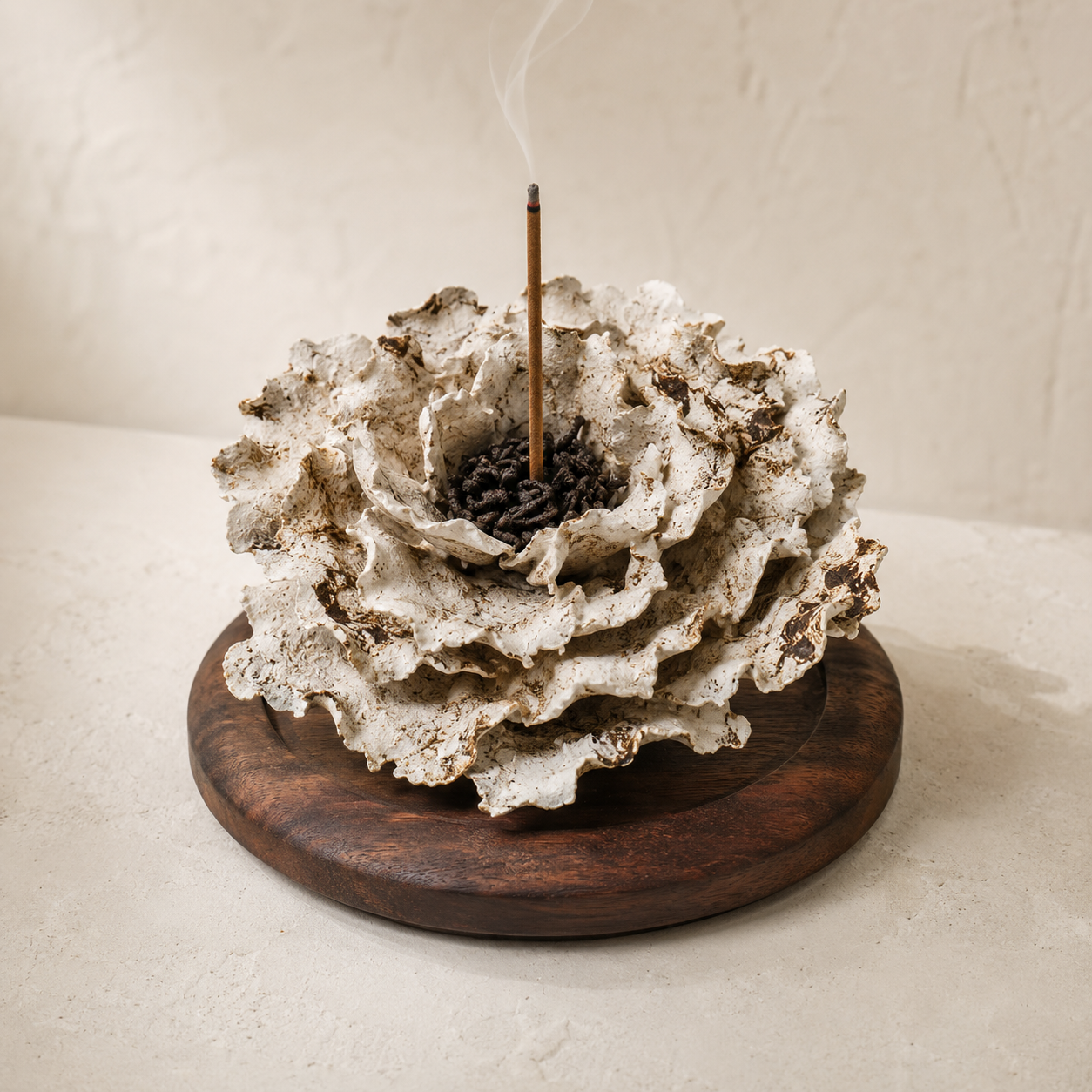 Lingfan Peony Ceramic Incense Holder & Aroma Diffuser